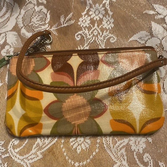 VINTAGE FOSSIL WRISTLET 6” x 3” PRETTY FLORAL - Picture 2 of 7